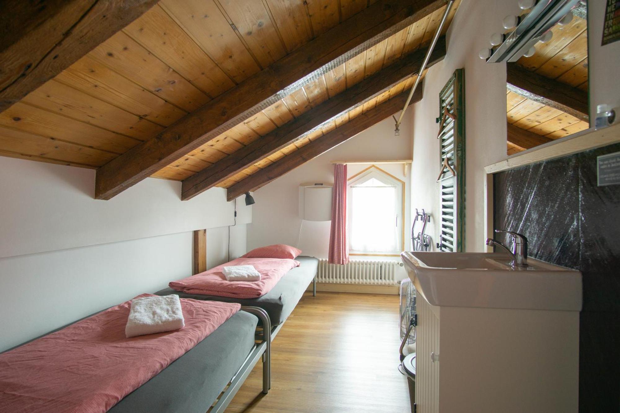Tweepersoonskamer met 2 Aparte Bedden